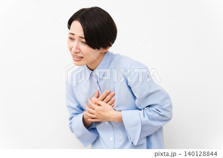 長袖シャツを着ている女性 長袖シャツを着ている女性 140128844