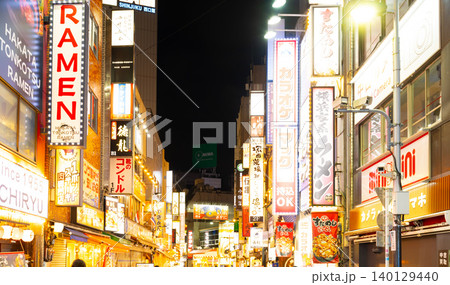 東京・新宿 西口 飲み屋街(ヨドバシカメラ方面) 東京・新宿 西口 飲み屋街(ヨドバシカメラ方面) 140129440