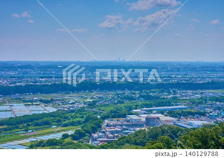 神奈川県厚木市の鳶尾山から東側の眺望(厚木市街,三田,棚沢,工業地域,田園など) 神奈川県厚木市の鳶尾山から東側の眺望(厚木市街,三田,棚沢,工業地域,田園など) 140129788