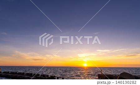 日本海に沈む夕日 日本海に沈む夕日 140130282