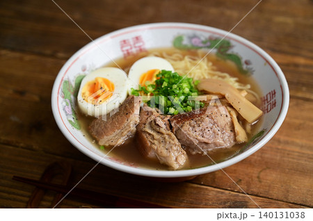 スペアリブの角煮ラーメン 140131038