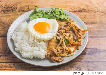 豚キムチと目玉焼きランチ 豚キムチと目玉焼きランチ 140131083