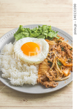 豚キムチと目玉焼きランチ 豚キムチと目玉焼きランチ 140131090