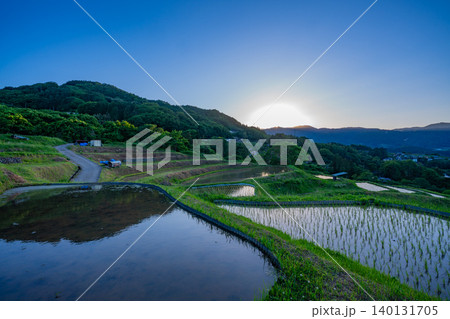 【長野県】姨捨の棚田・田植えの季節 落日 【長野県】姨捨の棚田・田植えの季節 落日 140131705