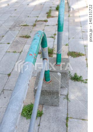 柵、バリケード、安全、注意、立入禁止、道路、道、工事、アスファルト 柵、バリケード、安全、注意、立入禁止、道路、道、工事、アスファルト 140131722