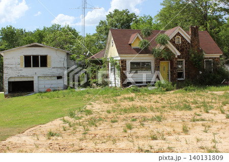 Abandoned House And Garage in Rural East TX 140131809