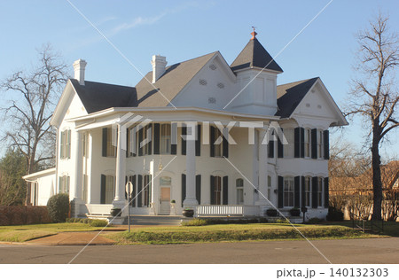 Historic Colonial Style Home Located in Rural East Texas Historic Colonial Style Home Located in Rural East Texas 140132303