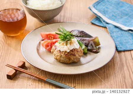 大根おろしと大葉をのせた和風ハンバーグ 大根おろしと大葉をのせた和風ハンバーグ 140132927