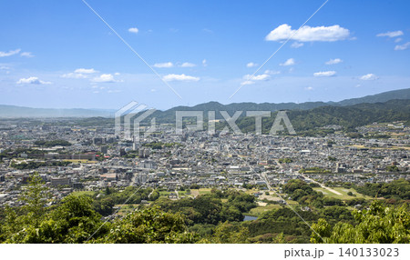 太宰府市四王寺山の岩屋城址展望台から筑紫野市方面を望む 140133023