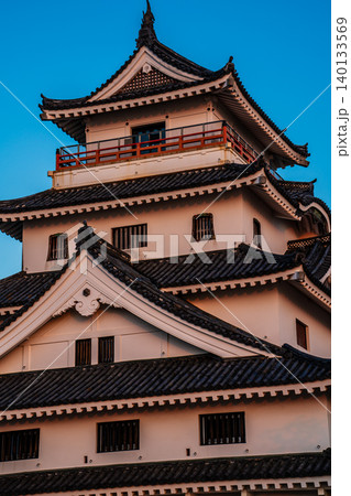 朝日に照らされた唐津城【佐賀県唐津市】 朝日に照らされた唐津城【佐賀県唐津市】 140133569