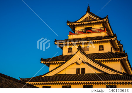朝日に照らされた唐津城【佐賀県唐津市】 朝日に照らされた唐津城【佐賀県唐津市】 140133638