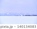 北海道の雪原 140134083