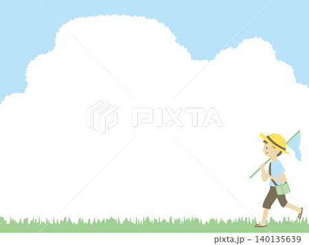 青空のもと、麦わら帽子で網を持った子どもが歩いている夏フレーム 青空のもと、麦わら帽子で網を持った子どもが歩いている夏フレーム 140135639
