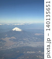 飛行機から見た空と富士山 140135651