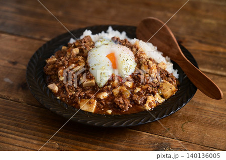 麻婆豆腐丼 温泉卵 麻婆豆腐丼 温泉卵 140136005