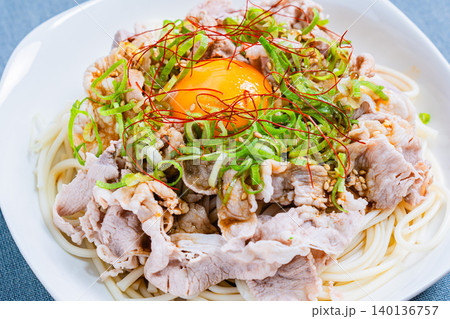 豚しゃぶそうめん 焼肉のたれで味付けしたピリ辛そうめんの料理写真 豚しゃぶそうめん 焼肉のたれで味付けしたピリ辛そうめんの料理写真 140136757