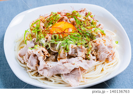 豚しゃぶそうめん 焼肉のたれで味付けしたピリ辛そうめんの料理写真 豚しゃぶそうめん 焼肉のたれで味付けしたピリ辛そうめんの料理写真 140136763