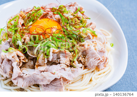 豚しゃぶそうめん 焼肉のたれで味付けしたピリ辛そうめんの料理写真 豚しゃぶそうめん 焼肉のたれで味付けしたピリ辛そうめんの料理写真 140136764