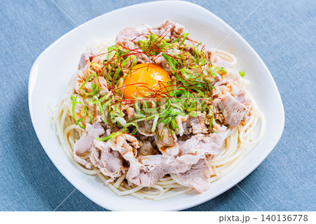 豚しゃぶそうめん 焼肉のたれで味付けしたピリ辛そうめんの料理写真 豚しゃぶそうめん 焼肉のたれで味付けしたピリ辛そうめんの料理写真 140136778