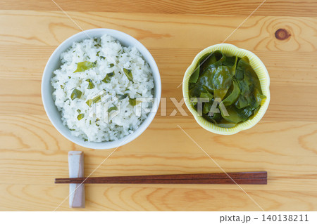 ワカメご飯とワカメ 140138211