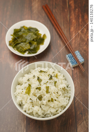ワカメご飯とワカメ ワカメご飯とワカメ 140138276