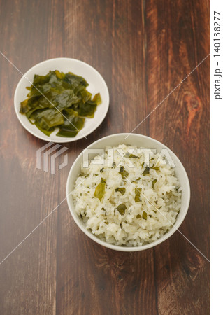 ワカメご飯とワカメ ワカメご飯とワカメ 140138277
