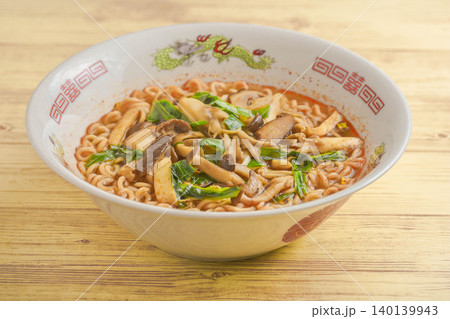 キノコのピリ辛みそラーメン キノコのピリ辛みそラーメン 140139943