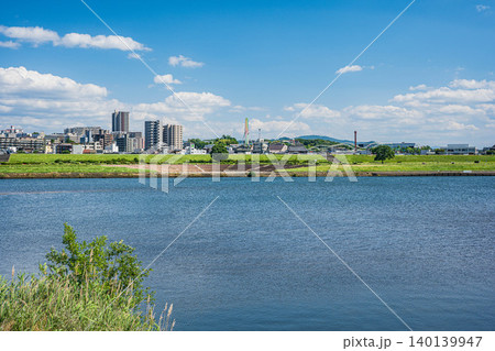 淀川風景　淀川河川公園大塚地区から枚方市街の眺め　大阪府高槻市　枚方市 140139947