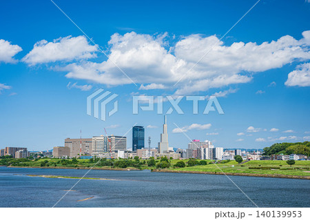 淀川風景 枚方大橋から枚方市街を望む 大阪府高槻市 枚方市 淀川風景 枚方大橋から枚方市街を望む 大阪府高槻市 枚方市 140139953