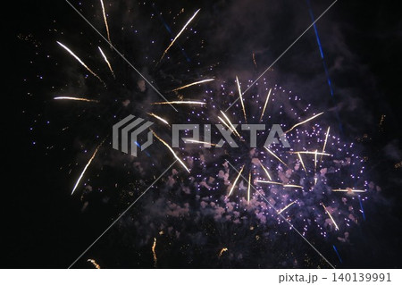 夜空に舞う花火に歓喜した足立の花火2026 140139991