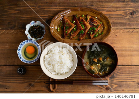 一汁一菜：はんぺんのバター醤油焼き 140140781
