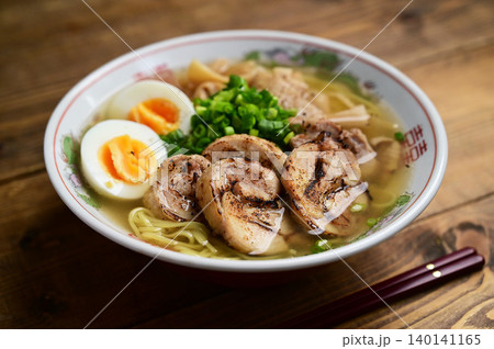 鶏塩ラーメン 140141165