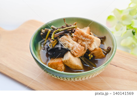わらびと厚揚げとキクラゲの煮物 140141569