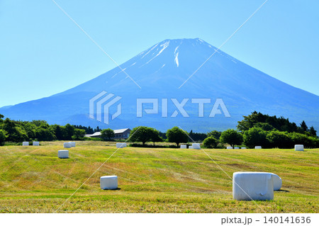 富⼠ヶ嶺より富士山方面を望む(山梨県富士河口湖町)【2026.6.】 富⼠ヶ嶺より富士山方面を望む(山梨県富士河口湖町)【2026.6.】 140141636