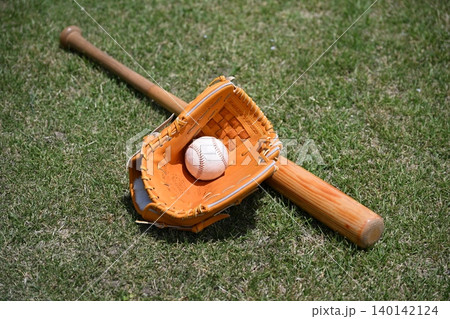 野球のバットとグローブ 野球のバットとグローブ 140142124