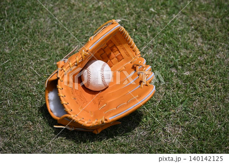 野球のグローブ 野球のグローブ 140142125