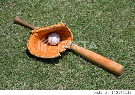 野球のバットとグローブ 野球のバットとグローブ 140142132