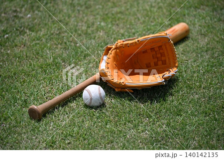 野球のバットとグローブ 野球のバットとグローブ 140142135
