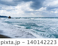 荒れる冬の日本海 山陰海岸 140142223