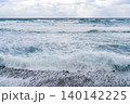 荒れる冬の日本海 山陰海岸 140142225