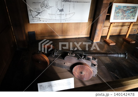 松本城に展示してある大砲、船載砲【長野県・松本市】 松本城に展示してある大砲、船載砲【長野県・松本市】 140142478