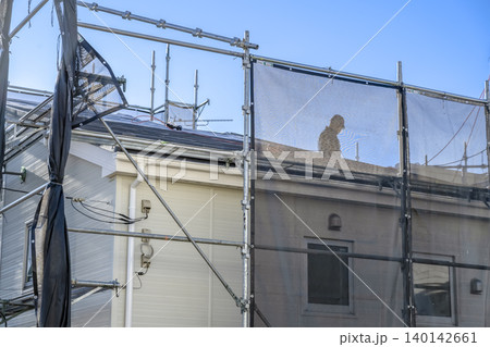 戸建て住宅の屋根修繕工事と外壁リフォーム現場 戸建て住宅の屋根修繕工事と外壁リフォーム現場 140142661