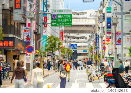 東京・世田谷区 茶沢通り 商店街 140142688