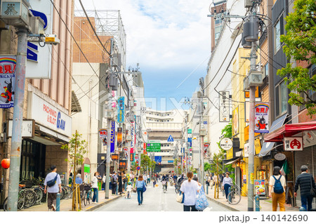 東京・世田谷区 茶沢通り 商店街 140142690