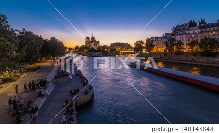 Rear view of Notre Dame De Paris cathedral day to night timelapse after sunset. 140143848