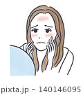 日焼けした肌を気にする女性 140146095