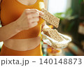 Choosing Low Calorie Snacks for a Healthy Diet 140148873