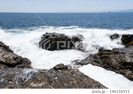 江の島 稚児ヶ淵周辺の海の風景 140150551