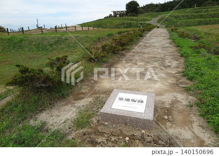 鳥取県米子市の上淀廃寺跡(国指定史跡):「築地塀跡」とされる小路 鳥取県米子市の上淀廃寺跡(国指定史跡):「築地塀跡」とされる小路 140150696