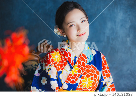 浴衣を着た女性 浴衣を着た女性 140151058